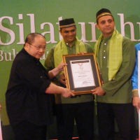 Tarif SMS 3 Raih Rekor MURI