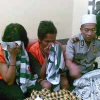 Demi Lebaran, Sepasang Kekasih Kepergok Curi Baju