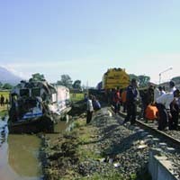 KA Penataran Terguling Berhasil Dipinggirkan