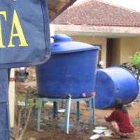 Pengungsi Cigalontang Miliki WC dan Penampungan Air Bersih