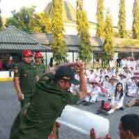 Menwa Unitomo Unjuk Gigi di Depan Peserta Ospek