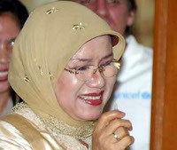 Mufidah Kalla Serahkan Rp 650 Juta untuk Korban Gempa Tasikmalaya