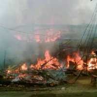 Si Jago Merah Padam, Karyawan Pindahkan Barang ke Gudang Baru