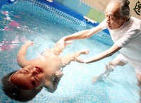 Bayi 21 Bulan Jago Berenang