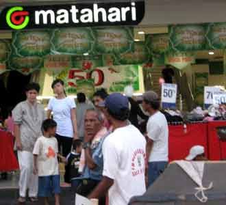 Lupakan Gempa dengan Berbelanja