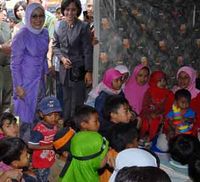 Mufidah Kalla Tinjau Korban Gempa