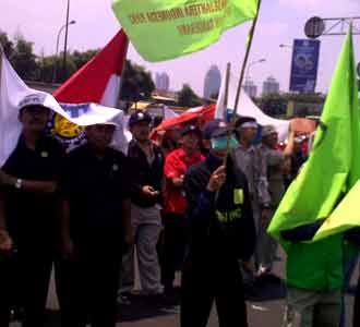 Serikat Pekerja PLN Geruduk DPR