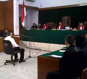 Romli Atmasasmita Divonis 2 Tahun Bui