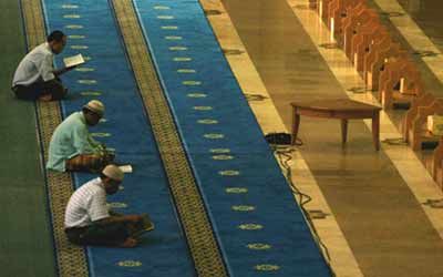 Sisa Ramadan, Dekatkan Diri Lewat Ibadah