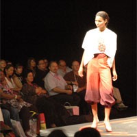 Chapeau! Tampil di Paris Disainer RI Go International