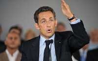 Agar Terlihat Tinggi, Sarkozy Pakai Orang Pendek Sebagai Latar