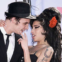 Amy Winehouse Diam-diam Kencani Mantan Suami