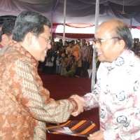 Gubernur Jabar Raih Penghargaan Anugerah Aksara