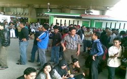 Antre Panjang Tiket Damri Jakarta-Lampung