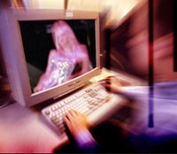 Mantan Pacar Ancam Lelang Online Foto Mesum