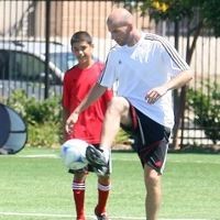 Zizou Bangun Kompleks Olahraga