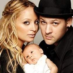 Nicole Richie Ikuti Jejak Angelina Sondakh