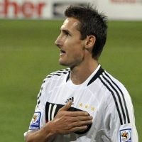 Klose Kini Sejajar Klinsi dan Voeller