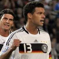 Panser Menatap Moskow