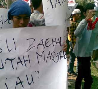 Puluhan Orang Demo KPK