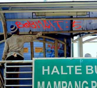Mempercantik Halte Busway