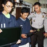 Maling Spesialis LCD Warnet Diringkus