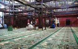 Kumandang Azan Pitu di Masjid Sang Cipta Rasa Cirebon