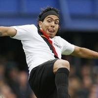 Tevez Lewatkan Arsenal dan MU