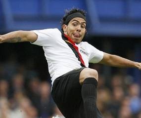 Tevez Lewatkan Arsenal dan MU