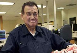 2 Pria Berlomba Pecahkan Rekor Donor Darah