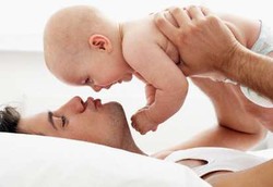 Ayah Juga Bisa Dekat dengan Bayi