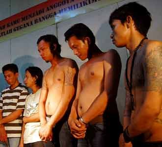 Pemabuk dan Penjudi Dibekuk