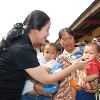 Kunjungi Pangalengan, Puan Berikan Beras dan Bahan Bangunan 