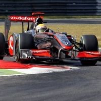 Kalahkan Sutil, Hamilton Pole