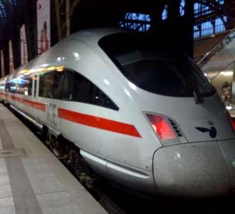 Kereta Peluru Masuk Kapal Ferry