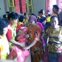 Klenteng Boen Bio Bagi-bagi Sembako