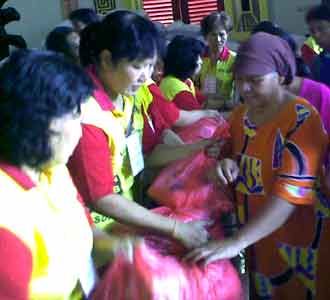 Makin Boen Bio Bagi-bagi Sembako