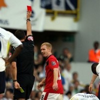 Fergie Protes Kartu Merah Scholes