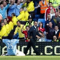 Wenger: Selebrasi Adebayor Tak Elegan