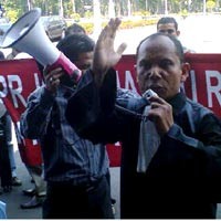 Tolak Wewenang KPK Dipreteli, Advokat Demo DPR