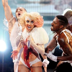 Lady Gaga Berdarah Di MTV VMA 2009