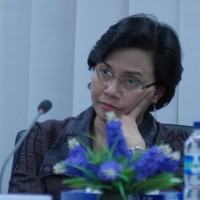 Dikepung Nasabah Bank Global, Sri Mulyani Kabur Pakai Kijang