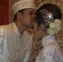 Nuri Shaden dan Pernikahan 999