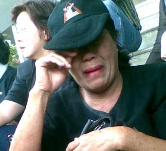 Tangisan Nasabah Bank Global