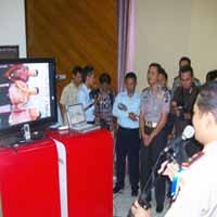 Video Call Telkomsel - Polda Jatim Diganggu Gambar Miring