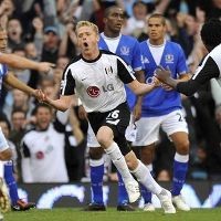 Dua Tuan Rumah Beda Nasib