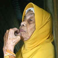 Cari Suami Baru, Nenek 107 Tahun Merambah Facebook