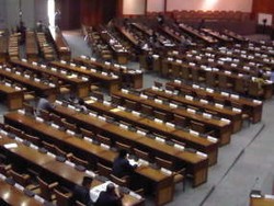 Anggota DPR Bolos Sidang Tapi Dapat Honor Termasuk Korupsi