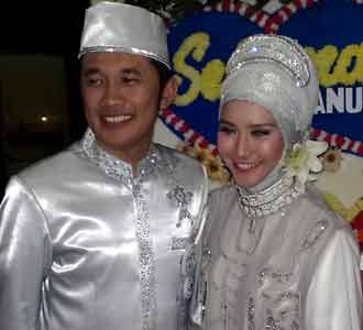 Zaskia-Hanung Menikah