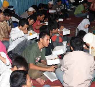 Sahur Bareng di Bongkaran